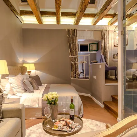 普罗库拉特7号豪华客房旅馆 4*