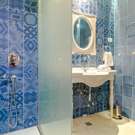 普罗库拉特7号豪华客房旅馆