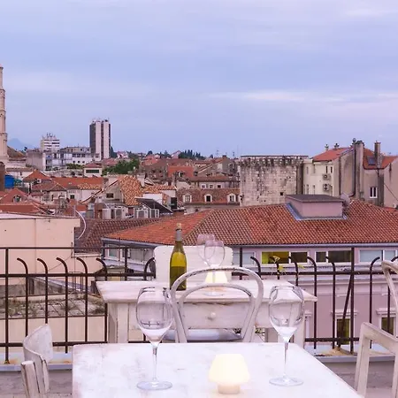 Procurator 7 Luxury בית הארחה 4*