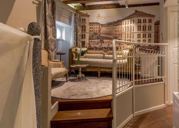 Procurator 7 Luxury Guest house