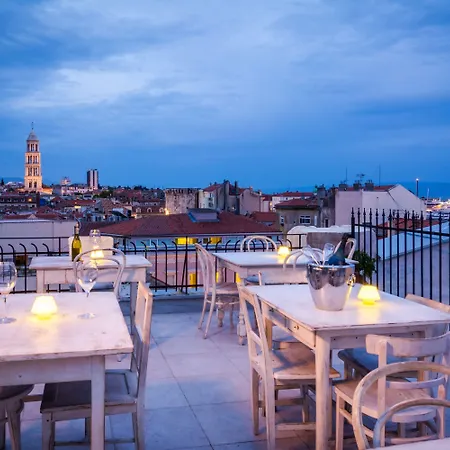 Procurator 7 Luxury Affittacamere 4*